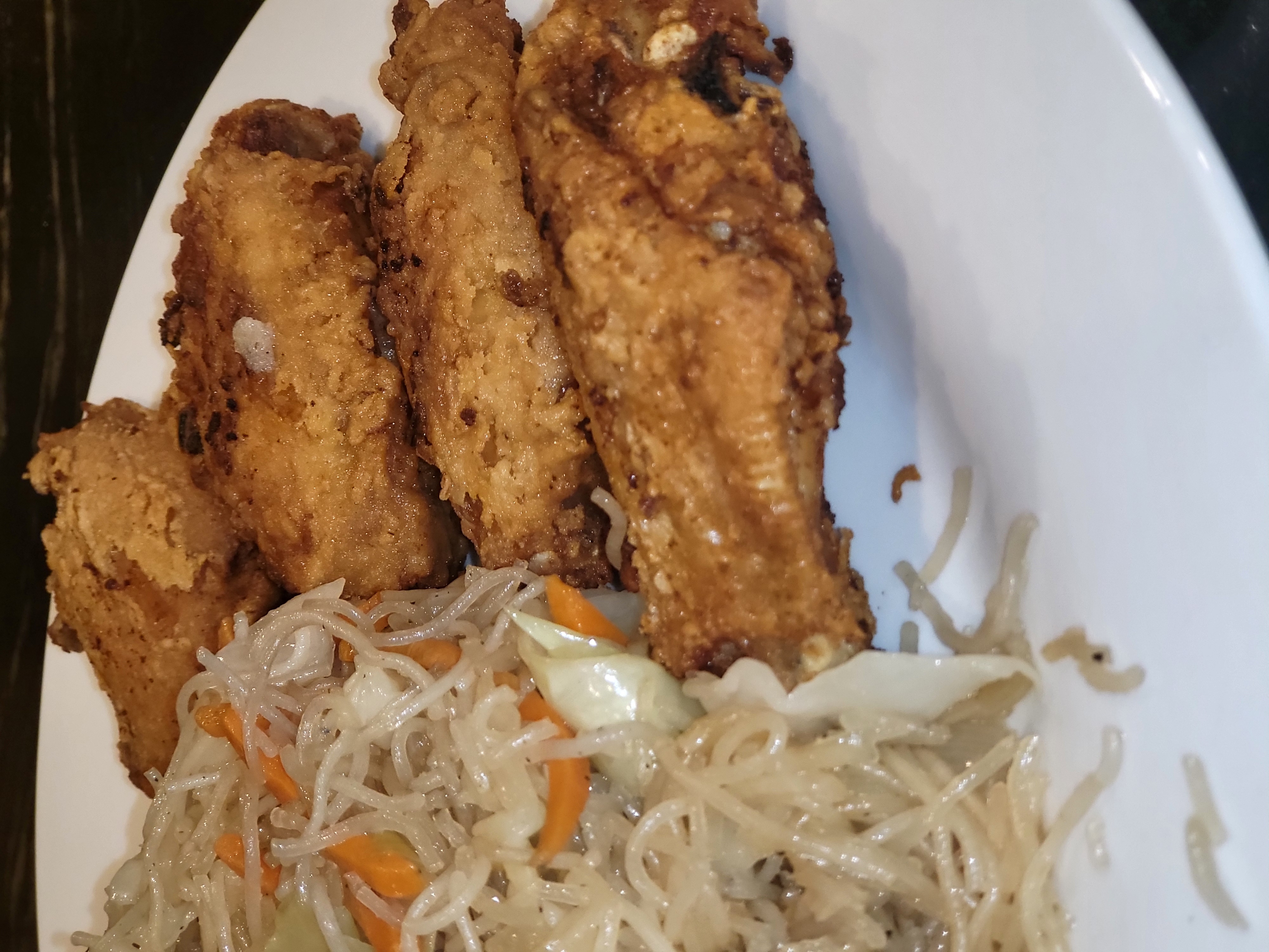 4 fried wings with pancit